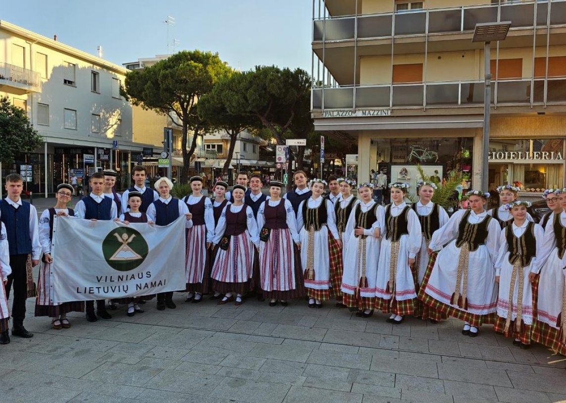 ,,Volungė” jaunimo ir merginų grupių šokėjai dalyvavo tarptautiniame šokių ir dainų festivalyje ,,Mare Adriatico” Lido de Jesolo (Italija)