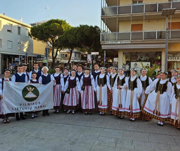 ,,Volungė” jaunimo ir merginų grupių šokėjai dalyvavo tarptautiniame šokių ir dainų festivalyje ,,Mare Adriatico” Lido de Jesolo (Italija)