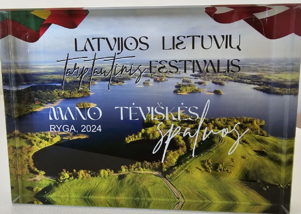 Gimnazijos liaudiškų šokių kolektyvas „Volungė“ dalyvavo tarptautiniame šokių ir dainų festivalyje „Mano tėviškės spalvos“