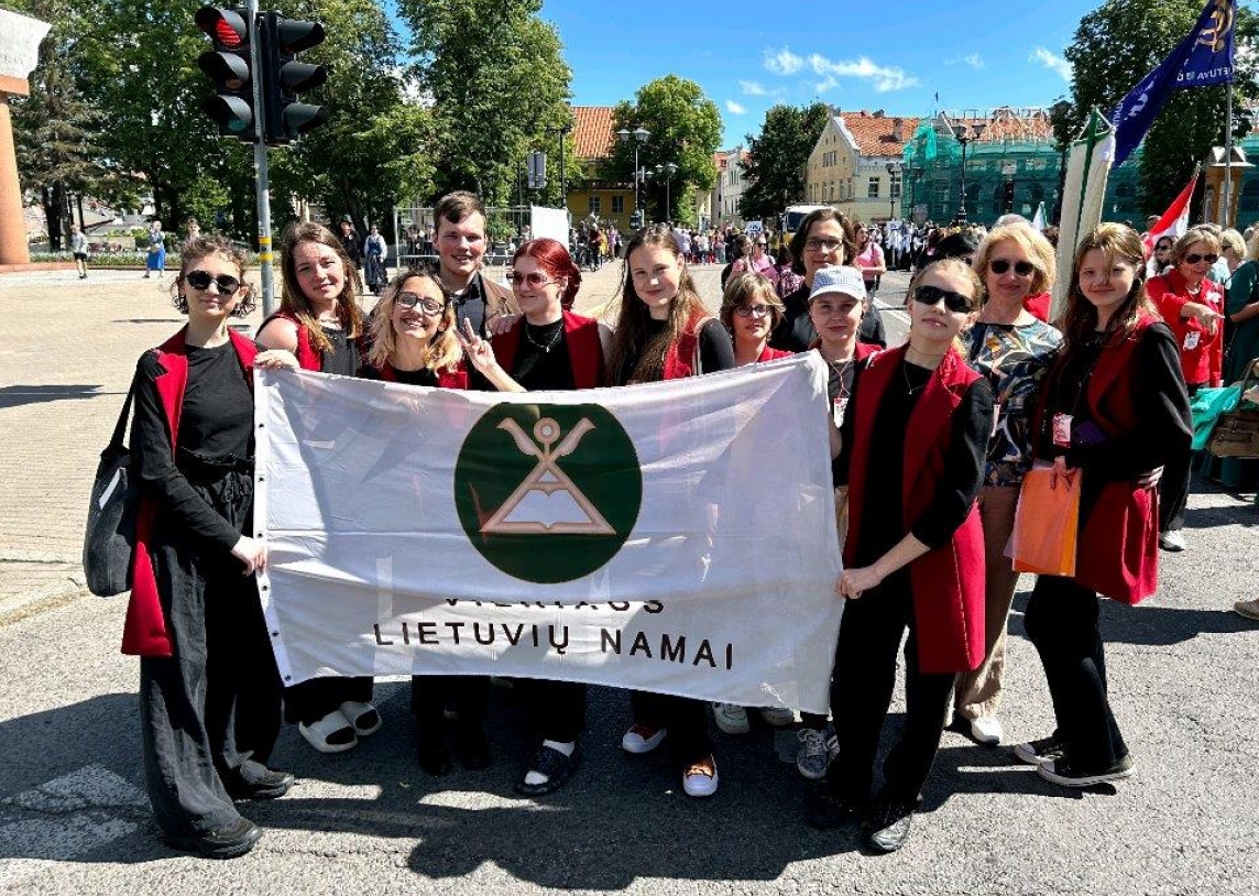 Kamerinis choras (vadovė J. Taučaitė) dalyvavo Vakarų Lietuvos dainų šventėje Klaipėdoje