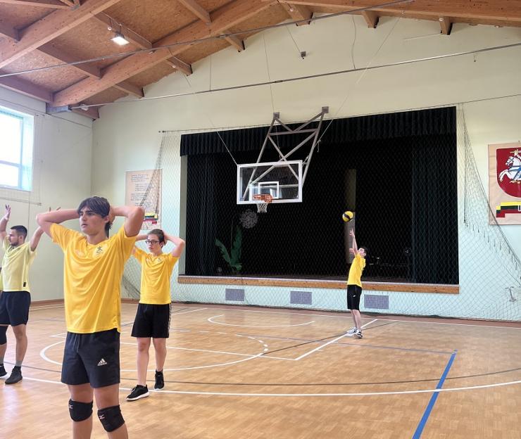 Turgelių ,,Aistuvos” gimnazijoje vyko tinklinio sporto šventė, kurioje dalyvavo mūsų merginų ir vaikinų komandos