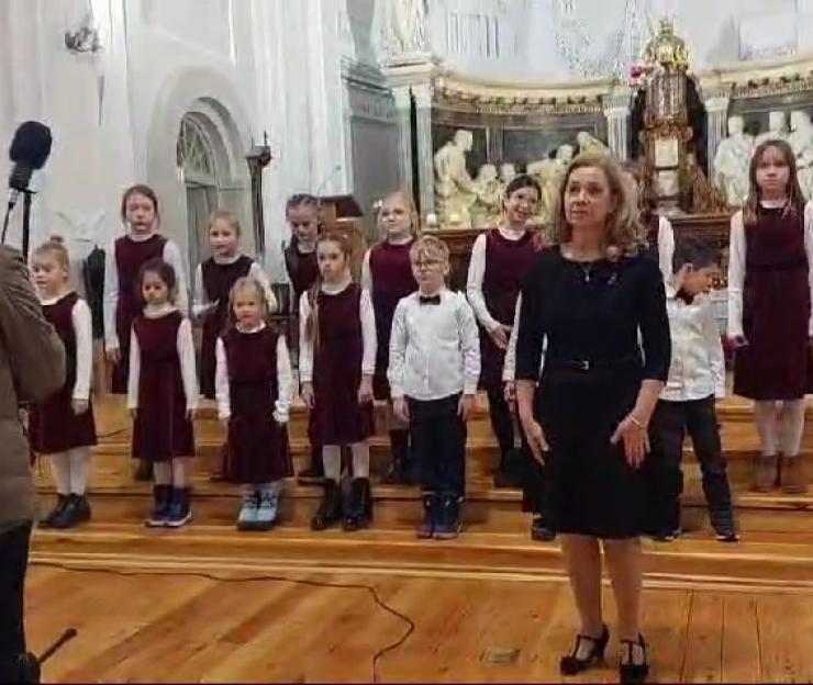 1-4 klasių mokinių vokalinių ansamblių, chorų festivalis „Advento tyloje“